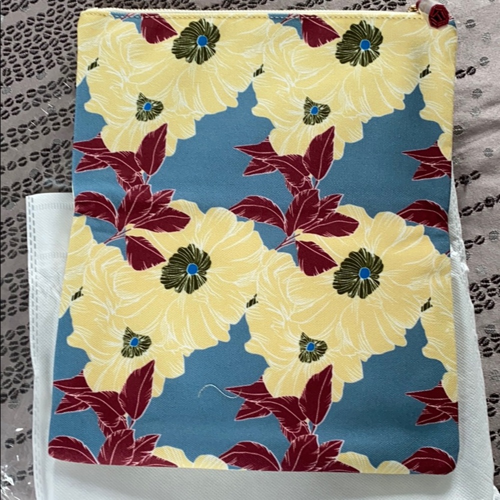 Rachel Pally Bloom Floral Reversible Vegan Clutch - Picture 6 of 9